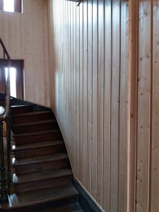 Photo de galerie - Pause de lambris dans une cage d'escalier