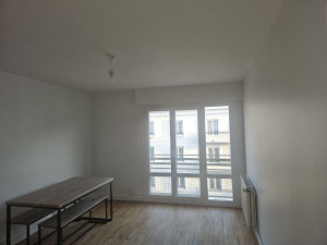 Photo de galerie - Réfection murs et plafonds avec enduit de lissage, ponçage et peinture. 