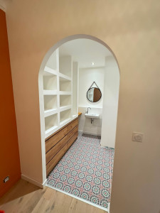 Photo de galerie - Transformation d’une salle de bain en dressing 