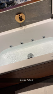 Photo de galerie - Réparation d’une baignoire avec balnéothérapie 