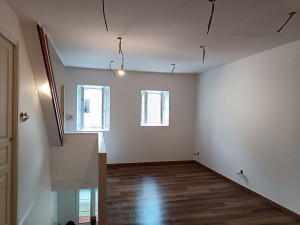 Photo de galerie - Après, pose de parquet plus peinture sur murs et plafond 