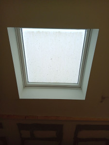 Photo de galerie - Enduit autour d'un velux 