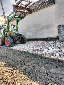 Photo de galerie - Parking pour voiture j’attend juste de recevoir les cailloux 