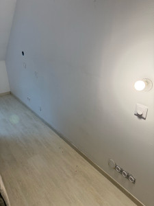 Photo de galerie - Création des prises électriques, plus point. Lumineux, va-et-vient dans une chambre.