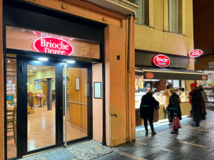 Photo de galerie - éclairage enseigne  + entrée 