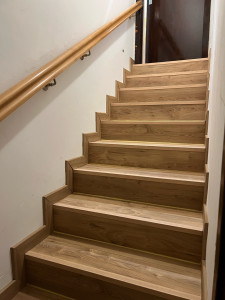Photo de galerie - Habillage escalier avec parquet stratifié 