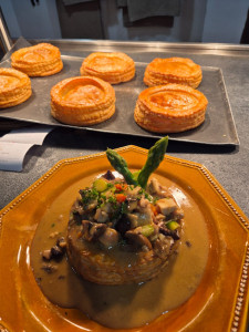 Photo de galerie - Vol au vent , volaille , asperge et champignons 