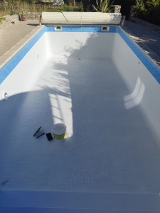 Photo de galerie - Réflection joint piscine.
