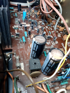 Photo de galerie - Intérieur ampli en réparation