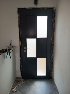 Photo de galerie - Nouvelle porte isolation placo enduit peinture 