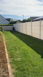 Photo de galerie - Tonte de pelouse et débroussaillage, plus souffleur chez un particulier à la Chapelle Saint Ursin