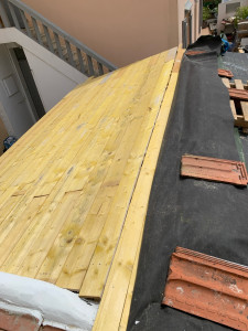 Photo de galerie - Rénovation toiture complète (charpente / volige / parepluie / tuiles)