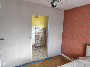 Photo de galerie - Réalisation d'une cloison en brique et enduit plâtre 