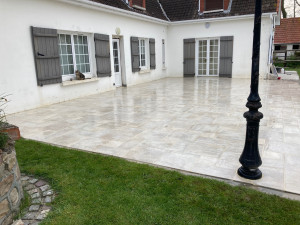 Photo de galerie - Rénovation d’une terrasse en carrelage extérieur imitation pierre 