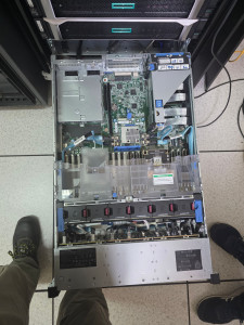 Photo de galerie - Changement de carte mère sur serveur