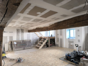 Photo de galerie - Pose de placo et réalisation des bandes plus finition