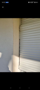 Photo de galerie - Réparation d'un volet roulant arraché par le vent (avant)