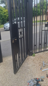 Photo de galerie - Remplacement ferme porte 