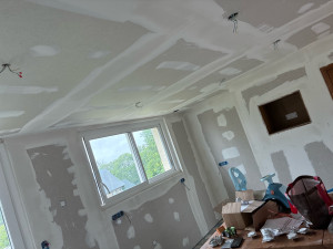 Photo de galerie - Plafond en placo et mur avec bande et enduit .