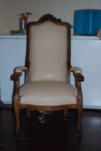 Photo de galerie - Restauration d'un fauteuil voltaire