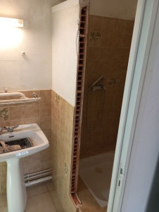 Photo de galerie - Après coupe/ élargissement passage douche.
