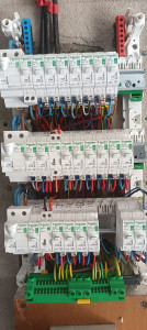 Photo de galerie - Réfection de tableau électrique avec remplacement des disjoncteurs et optimisation du câblage