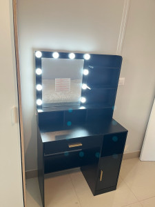 Photo de galerie - Bureau coiffeuse 