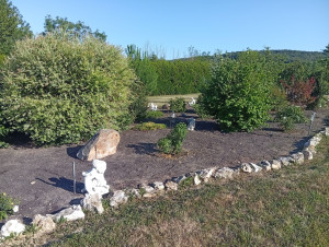Photo de galerie - Deserherbage entretien de massif 