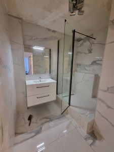 Photo de galerie - Pose de carrelage 60×120
pose lavabo avec plomberie 
pose receveur de douche a carreler 
pose paroie de douche 