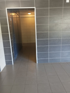 Photo de galerie - Pose carrelage sol et murs et baguettes de finition