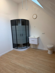 Photo de galerie - Création d'une petite salle d'eau dans une chambre