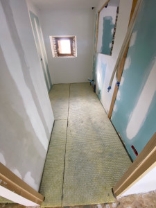 Photo de galerie - Préparation avant carrelage. pose de natte de déssolidarisation