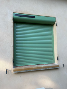 Photo de galerie - Pose de volets roulants solaire 