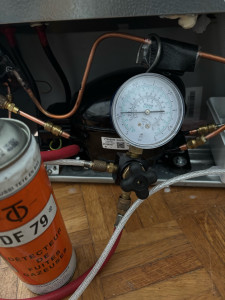 Photo de galerie - Rajout de gaz dans un frigo qui ne fait plus assez de froid 