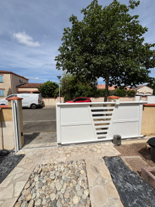 Photo de galerie - Pose de portail et de la motorisation 