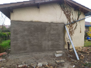 Photo de galerie - Réalisation crepis extérieur en essayant avoir le même motif que encien et peinture en finition 