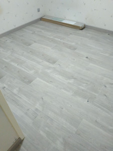 Photo de galerie - Pose de parquet avec finition plinthes 