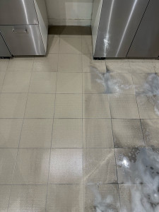 Photo de galerie - Nous proposons également des services de nettoyage et désinfection de cuisine professionnel en désincrustant la saleté en profondeur !