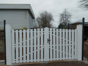 Photo de galerie - Pose de portail et clôture chez différents particuliers 