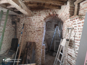 Photo de galerie - Mur briques rejointé. Tour du XIVe siècle 