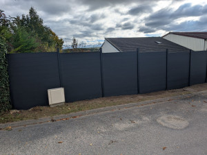 Photo de galerie - Pose de clôture en lames composite