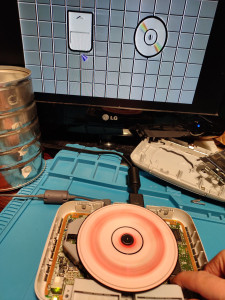 Photo de galerie - Réparation d'une PlayStation One.