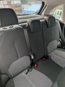 Photo de galerie - Désinfection vapeur + détachage des sièges en tissu/ sol/ moquettes et coffre. 
Matériel : produit naturel sans odeur chimique et injecteur extracteur professionnel 1600 W 
