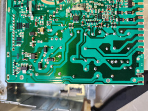 Photo de galerie - Changement de carte électronique sur un lave vaisselle encastrable BOSCH