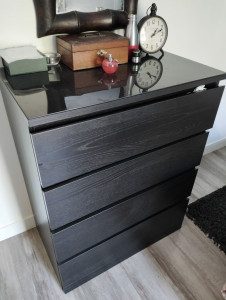 Photo de galerie - Montage d'un meuble IKEA 