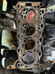 Photo de galerie - Tout types de répartitions mécaniques, joint de culasse et rectification de culasse. changement de moteur , changement embrayage… n’hésitez pas à vous contacter. merci 