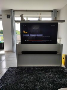 Photo de galerie - Intégration TV escamotable meubles 