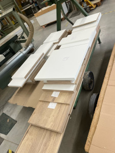 Photo de galerie - Débit des panneaux réalisé, préparation avant usinage et assemblage pour la fabrication du projet.