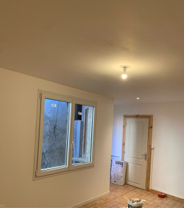 Photo de galerie - (après)rénovation total chambre : remplacement porte, fenêtre + pose plafond et doublage placo 