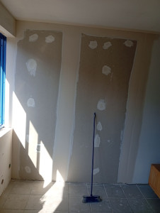 Photo de galerie - Pose du placo avec isolation fini avec les bandes a joint aussi ?